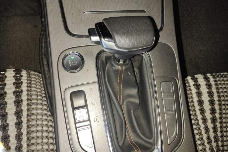 Used CHANGAN OSHAN X7 2020 1.5T Automatic Luxury Version Gear Lever
