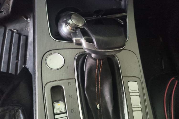 Used CHANGAN OSHAN X7 2020 1.5T Automatic Elite Edition Gear Lever