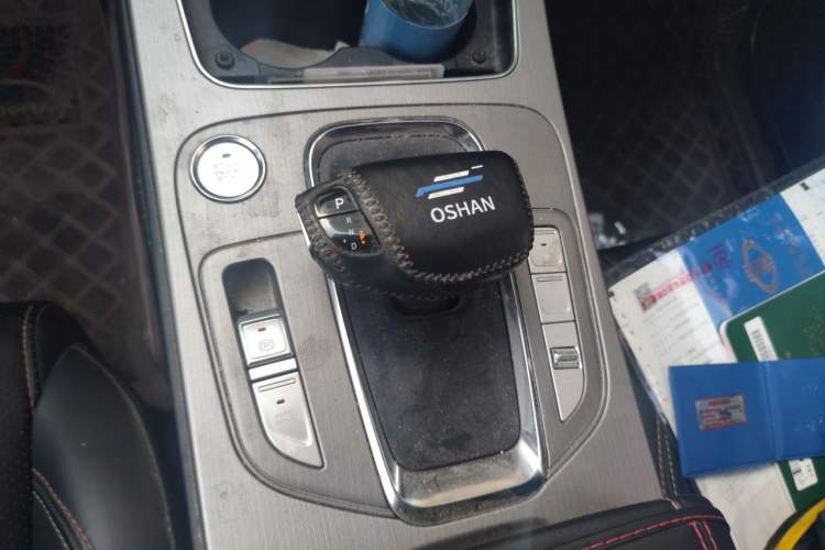 Used CHANGAN OSHAN X7 2020 1.5T Automatic Parking with Facial Recognition – Spacey & Carefree Edition Gear Lever