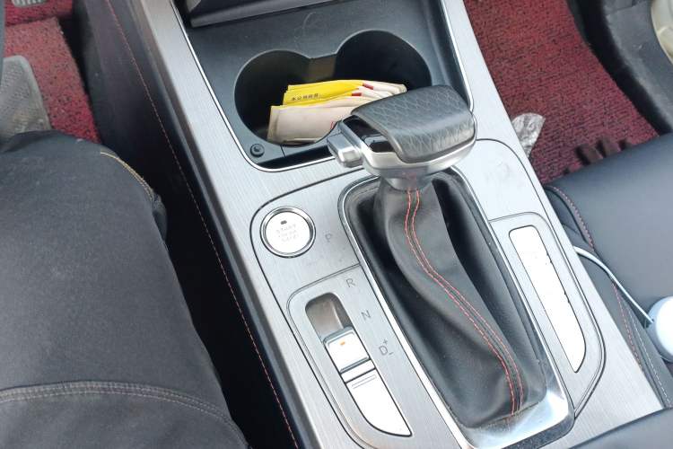 Used CHANGAN OSHAN X7 2020 1.5T Automatic Luxury Version Gear Lever
