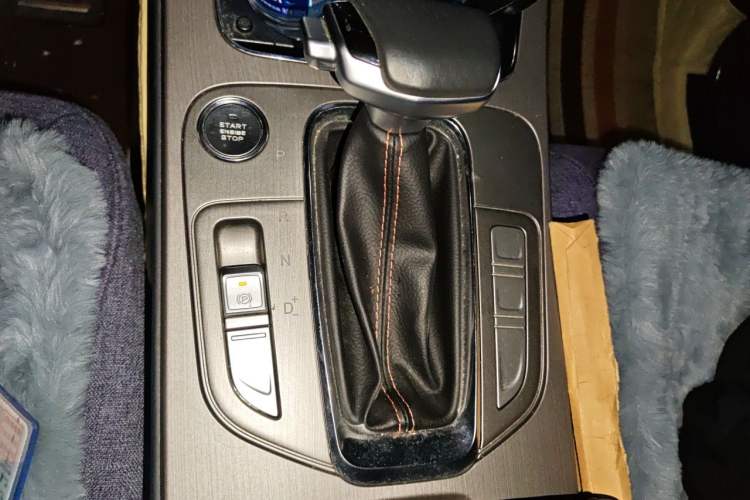 Used CHANGAN OSHAN X7 2020 1.5T Automatic Luxury Version Gear Lever