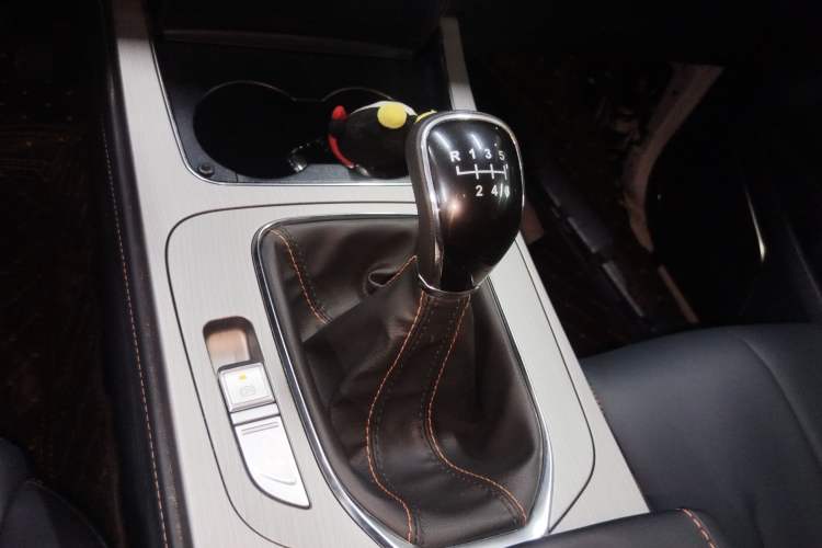 Used CHANGAN OSHAN X7 2020 1.5T Manual Luxury Version Gear Lever