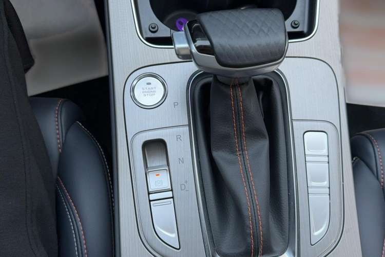 Used CHANGAN OSHAN X7 2020 1.5T Automatic Luxury Version Gear Lever