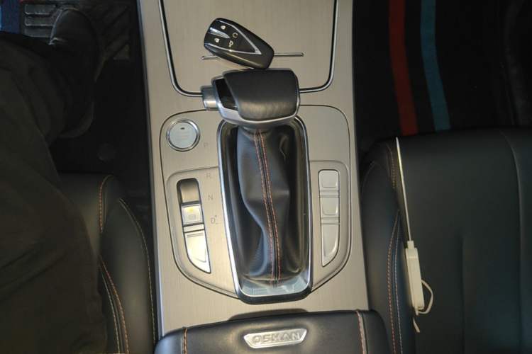 Used CHANGAN OSHAN X7 2020 1.5T Automatic Luxury Version Gear Lever