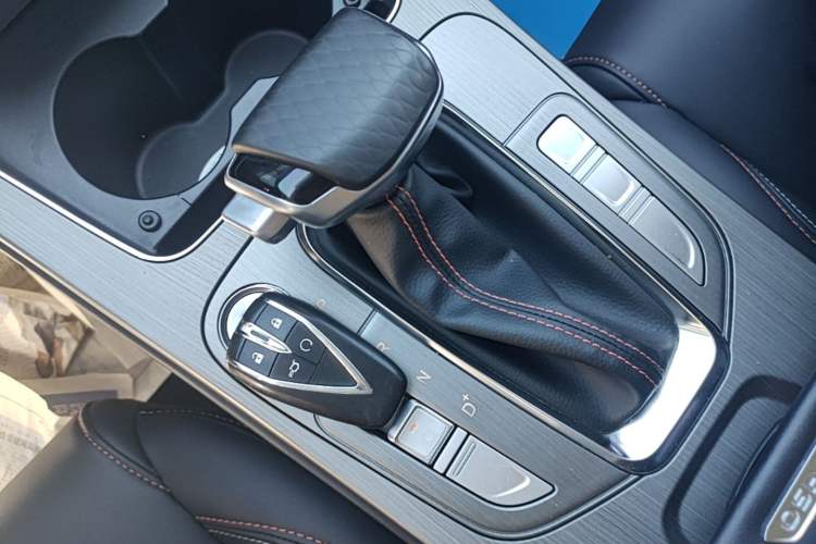 Used CHANGAN OSHAN X7 2020 1.5T Automatic Prestige Edition Gear Lever