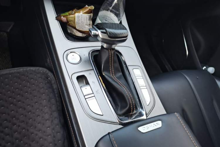 Used CHANGAN OSHAN X7 2020 1.5T Automatic Luxury Version Gear Lever