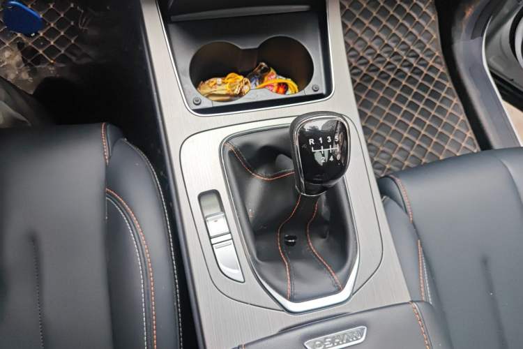 Used CHANGAN OSHAN X7 2020 1.5T Manual Luxury Version Gear Lever