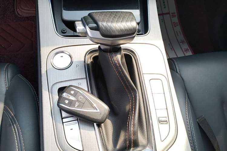 Used CHANGAN OSHAN X7 2020 1.5T Automatic Luxury Model Gear Lever