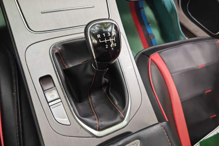 Used CHANGAN OSHAN X7 2020 1.5T Manual Elite Edition Gear Lever