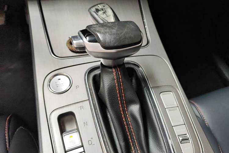 Used CHANGAN OSHAN X7 2020 1.5T Automatic Luxury Model Gear Lever