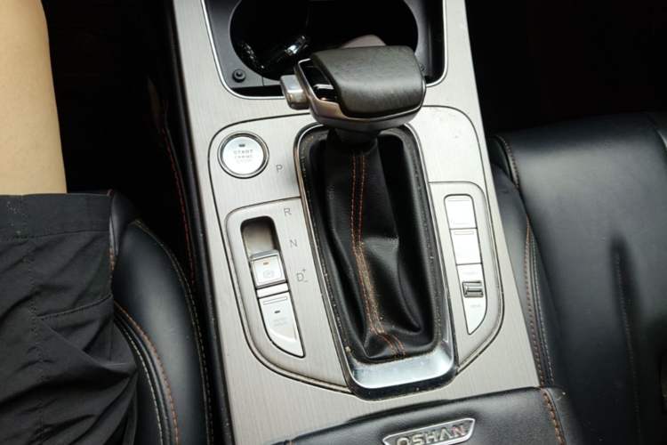 Used CHANGAN OSHAN X7 2020 1.5T Automatic Luxury Model Gear Lever