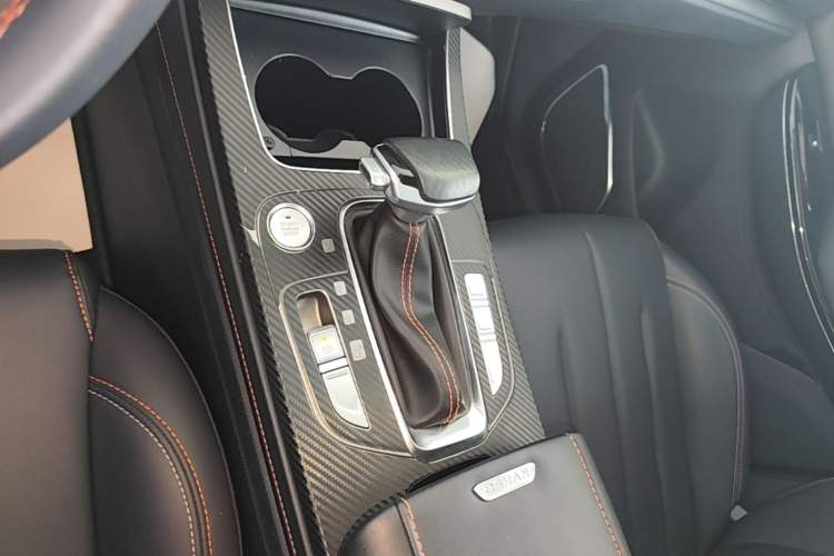 Used CHANGAN OSHAN X7 2020 1.5T Automatic Luxury Version Gear Lever
