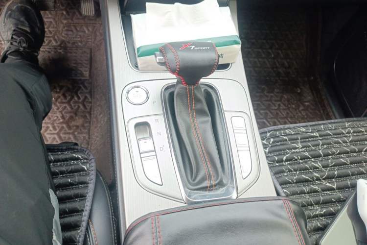 Used CHANGAN OSHAN X7 2020 1.5T Automatic Luxury Version Gear Lever