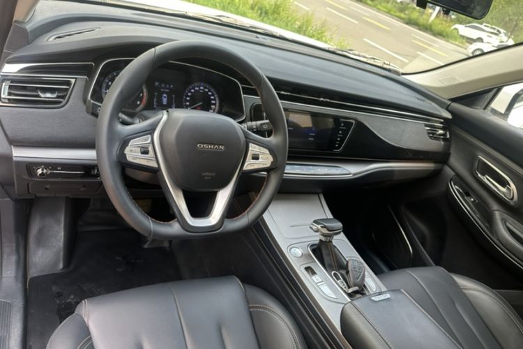Used CHANGAN OSHAN X7 2020 1.5T Automatic Luxury Version Interior 1