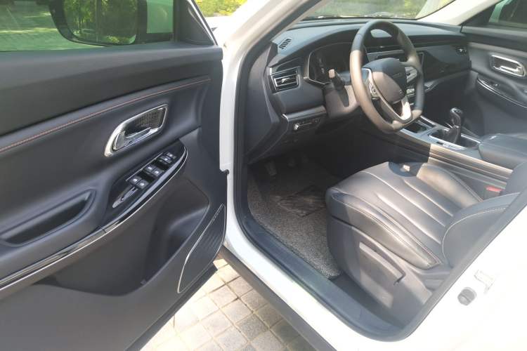 Used CHANGAN OSHAN X7 2020 1.5T Manual Luxury Version Interior 2