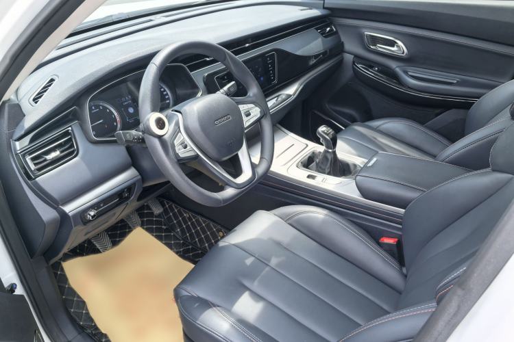 Used CHANGAN OSHAN X7 2020 1.5T Manual Luxury Version Interior 2