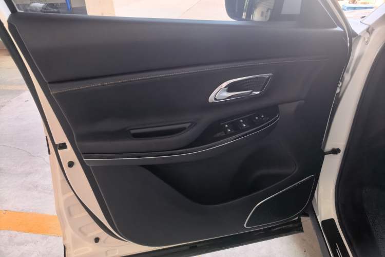 Used CHANGAN OSHAN X7 2020 1.5T Automatic Parking with Facial Recognition – Spacey & Carefree Edition Interior 2