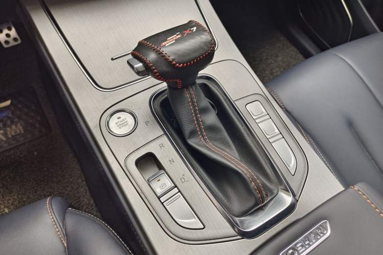 Used CHANGAN OSHAN X7 2020 1.5T Automatic Luxury Version Interior 3