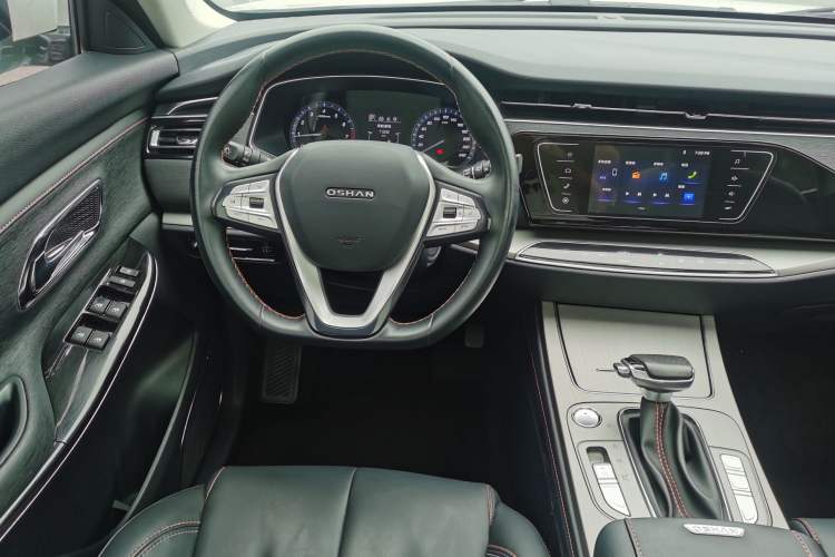 Used CHANGAN OSHAN X7 2020 1.5T Automatic Luxury Version Interior 3