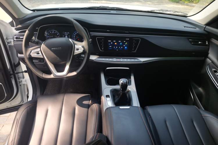 Used CHANGAN OSHAN X7 2020 1.5T Manual Luxury Version Interior 3