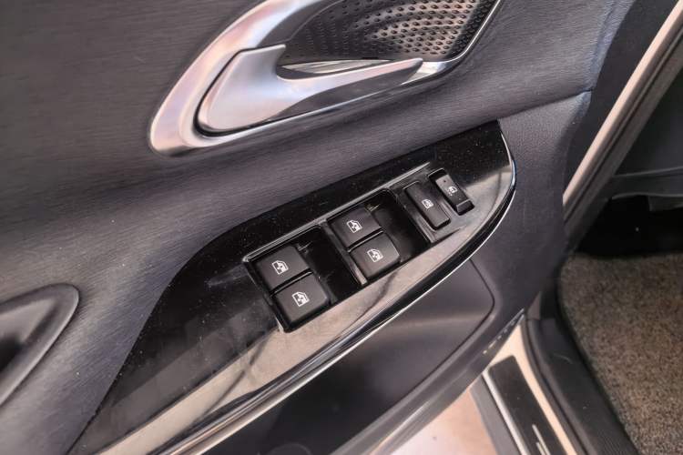 Used CHANGAN OSHAN X7 2020 1.5T Automatic Parking with Facial Recognition – Spacey & Carefree Edition Interior 3