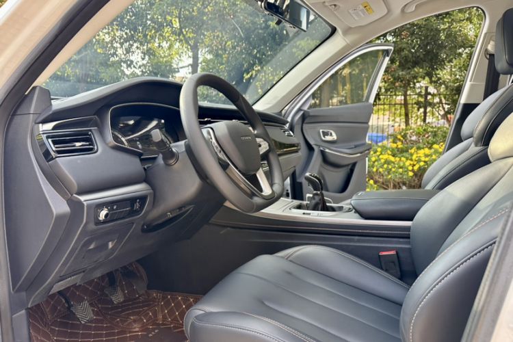 Used CHANGAN OSHAN X7 2020 1.5T Manual Luxury Version Interior 4