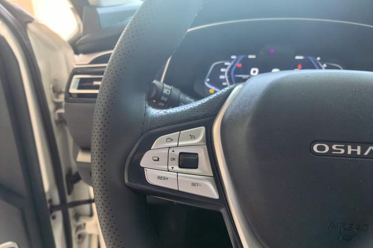 Used CHANGAN OSHAN X7 2020 1.5T Automatic Parking with Facial Recognition – Spacey & Carefree Edition Interior 5