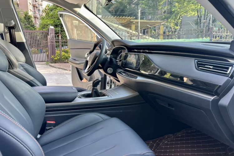 Used CHANGAN OSHAN X7 2020 1.5T Manual Luxury Version Interior 6