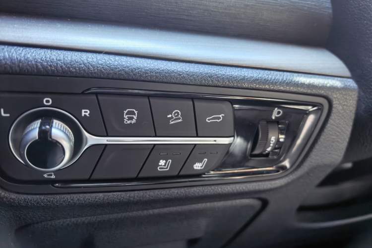 Used CHANGAN OSHAN X7 2020 1.5T Automatic Parking with Facial Recognition – Spacey & Carefree Edition Interior 7
