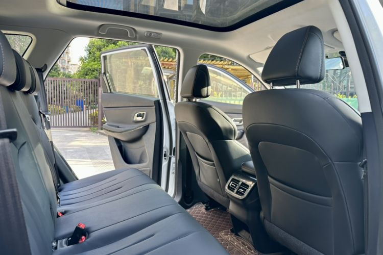 Used CHANGAN OSHAN X7 2020 1.5T Manual Luxury Version Interior 8