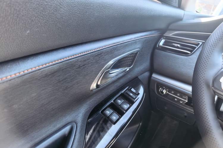 Used CHANGAN OSHAN X7 2020 1.5T Automatic Parking with Facial Recognition – Spacey & Carefree Edition Interior 8