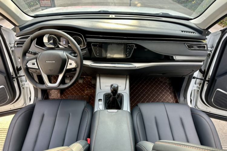 Used CHANGAN OSHAN X7 2020 1.5T Manual Luxury Version Interior 9