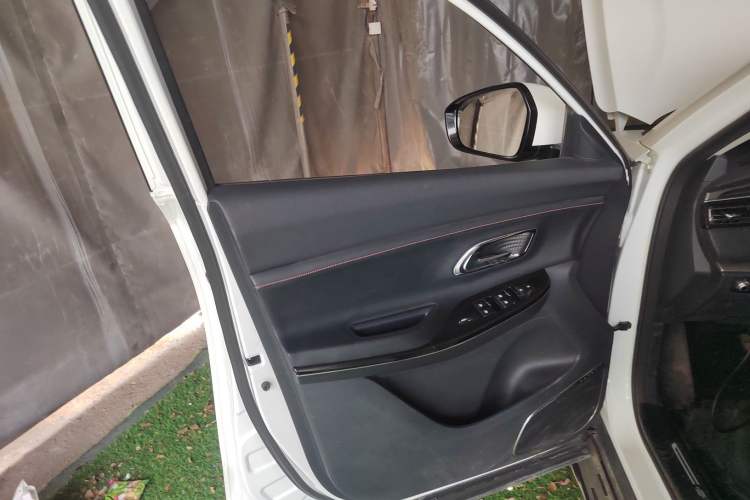 Used CHANGAN OSHAN X7 2020 1.5T Automatic Flagship Edition Left Front Door Interior