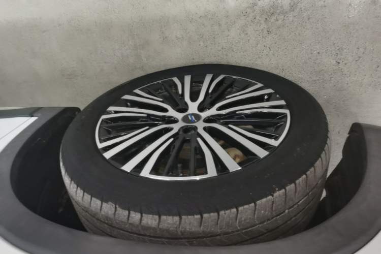 Used CHANGAN OSHAN X7 2020 1.5T Automatic Luxury Version Left Front Wheel Hub