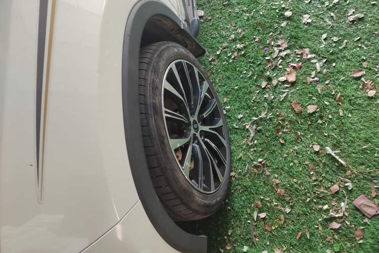 Used CHANGAN OSHAN X7 2020 1.5T Automatic Flagship Edition Left Front Wheel Hub