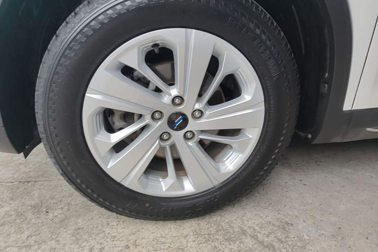 Used CHANGAN OSHAN X7 2020 1.5T Manual Luxury Version Left Front Wheel Hub