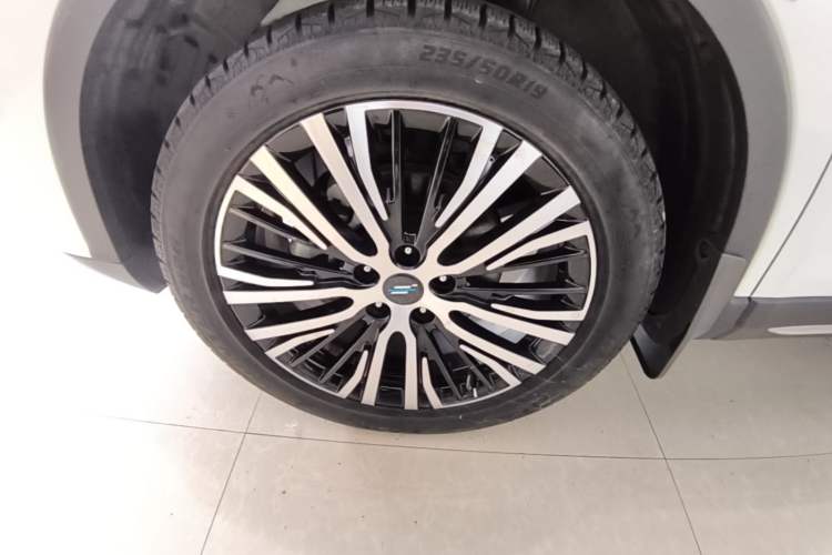 Used CHANGAN OSHAN X7 2020 1.5T Automatic Luxury Version Left Front Wheel Hub