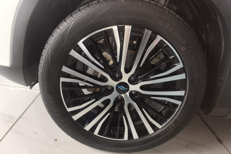 Used CHANGAN OSHAN X7 2020 1.5T Automatic Luxury Version Left Front Wheel Hub