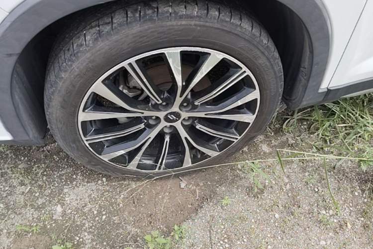 Used CHANGAN OSHAN X7 2020 1.5T Automatic Flagship Edition Left Front Wheel Hub