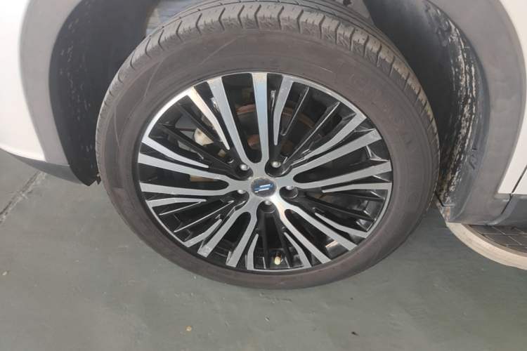 Used CHANGAN OSHAN X7 2020 1.5T Automatic Luxury Version Left Front Wheel Hub