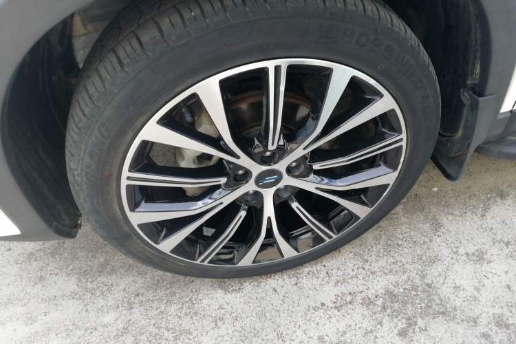 Used CHANGAN OSHAN X7 2020 1.5T Automatic Flagship Edition Left Front Wheel Hub