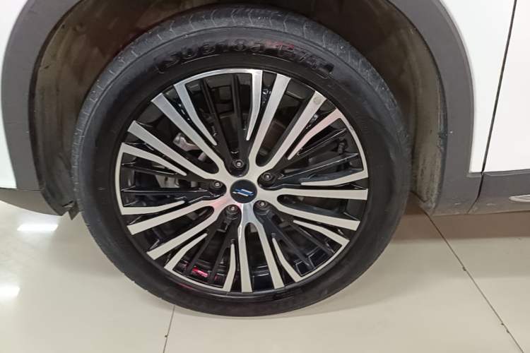 Used CHANGAN OSHAN X7 2020 1.5T Automatic Luxury Version Left Front Wheel Hub