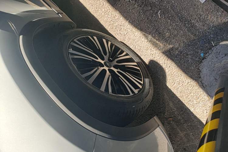 Used CHANGAN OSHAN X7 2020 1.5T Automatic Prestige Edition Left Front Wheel Hub