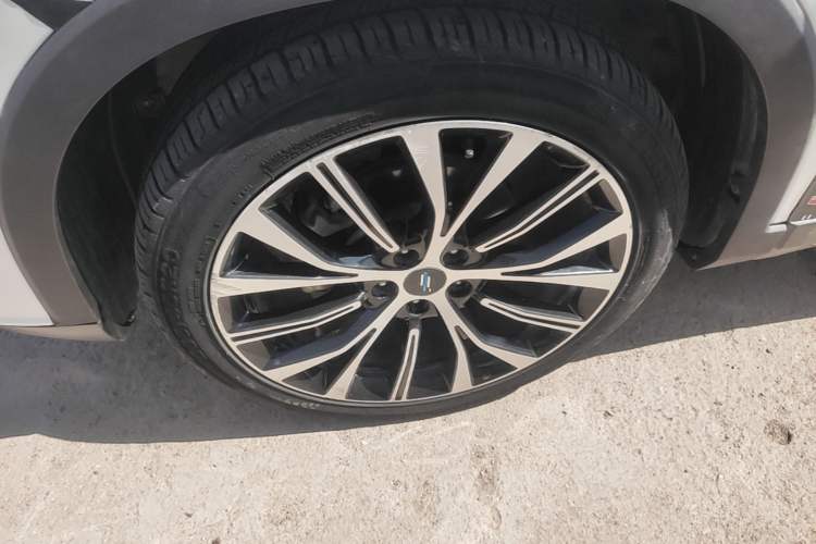 Used CHANGAN OSHAN X7 2020 1.5T Automatic Parking with Facial Recognition – Spacey & Carefree Edition Left Front Wheel Hub