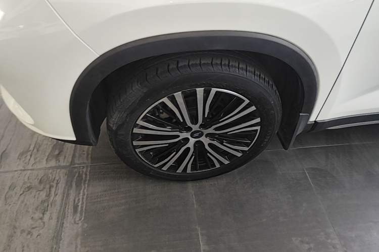 Used CHANGAN OSHAN X7 2020 1.5T Automatic Luxury Version Left Front Wheel Hub
