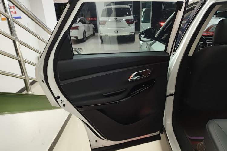 Used CHANGAN OSHAN X7 2020 1.5T Automatic Luxury Version Left Rear Door Interior