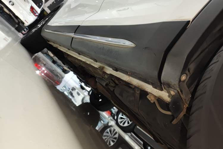 Used CHANGAN OSHAN X7 2020 1.5T Automatic Luxury Version Left Side Sill