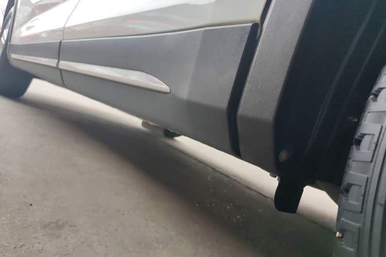 Used CHANGAN OSHAN X7 2020 1.5T Manual Luxury Version Left Side Sill