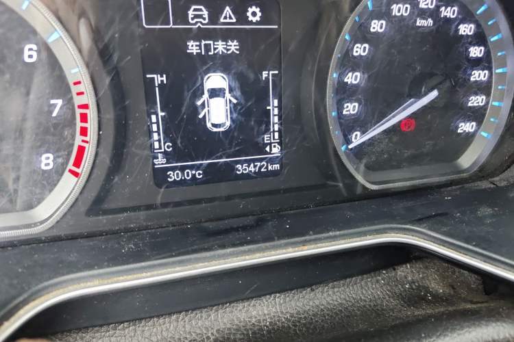 Used CHANGAN OSHAN X7 2020 1.5T Manual Luxury Version Odometer Close Up