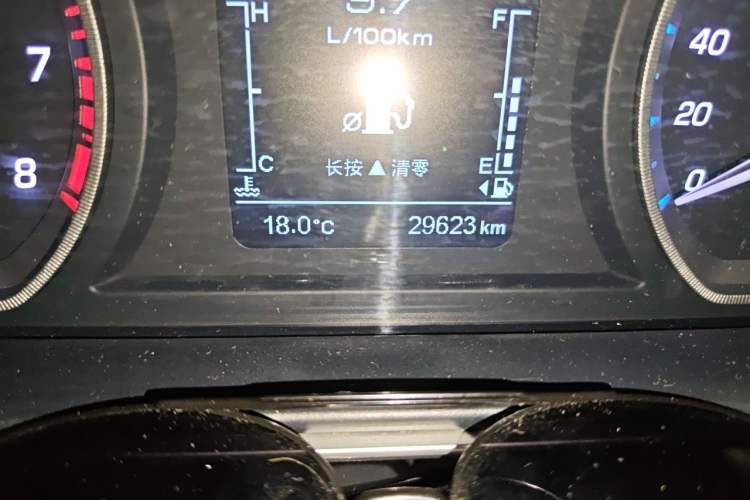 Used CHANGAN OSHAN X7 2020 1.5T Automatic Luxury Version Odometer Close Up